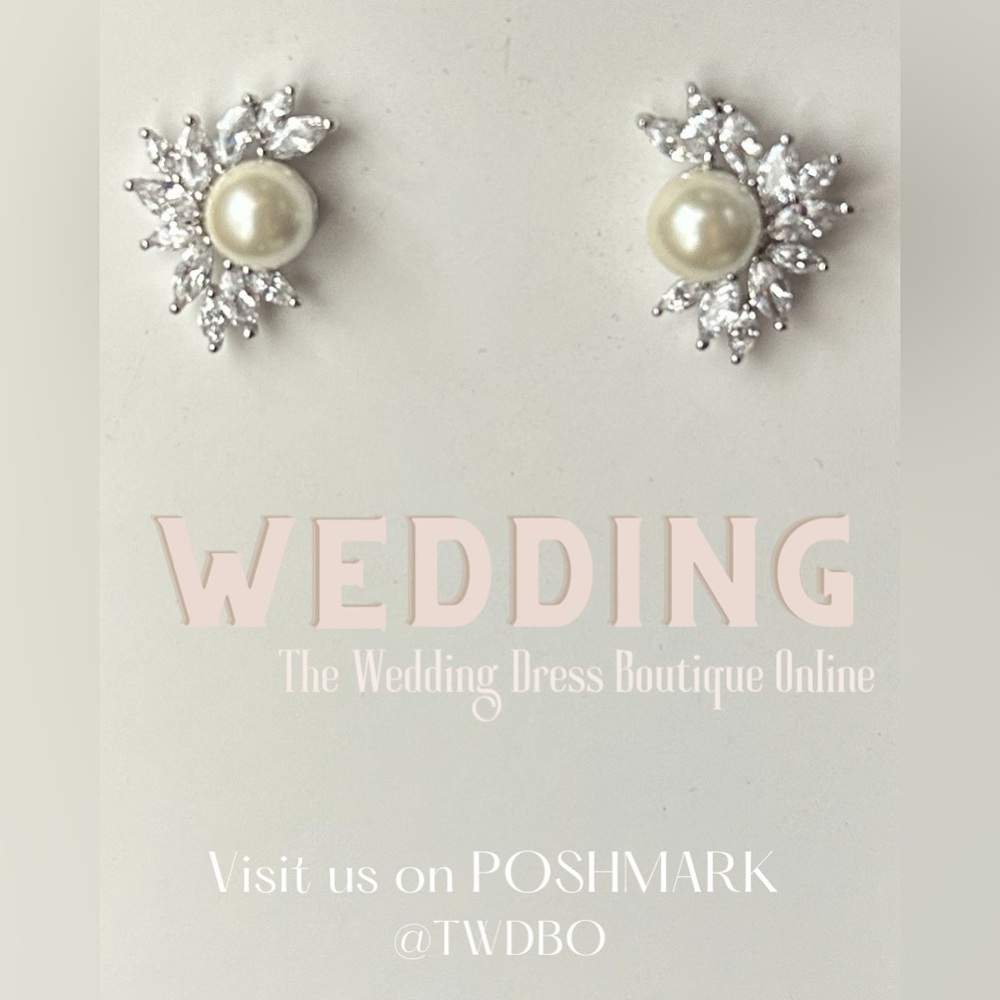 Elegant Pearl and Crystal Earrings Bridal or Special Occasion